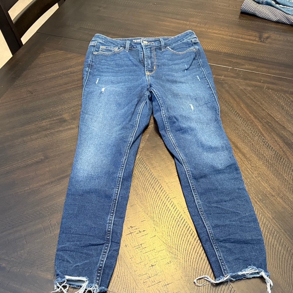 Stylish Distressed Blue Women's Cropped Jeans